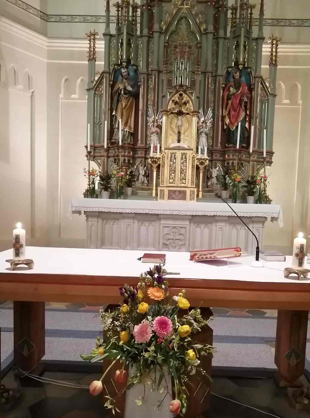 2022 04 16 österlicher Altar